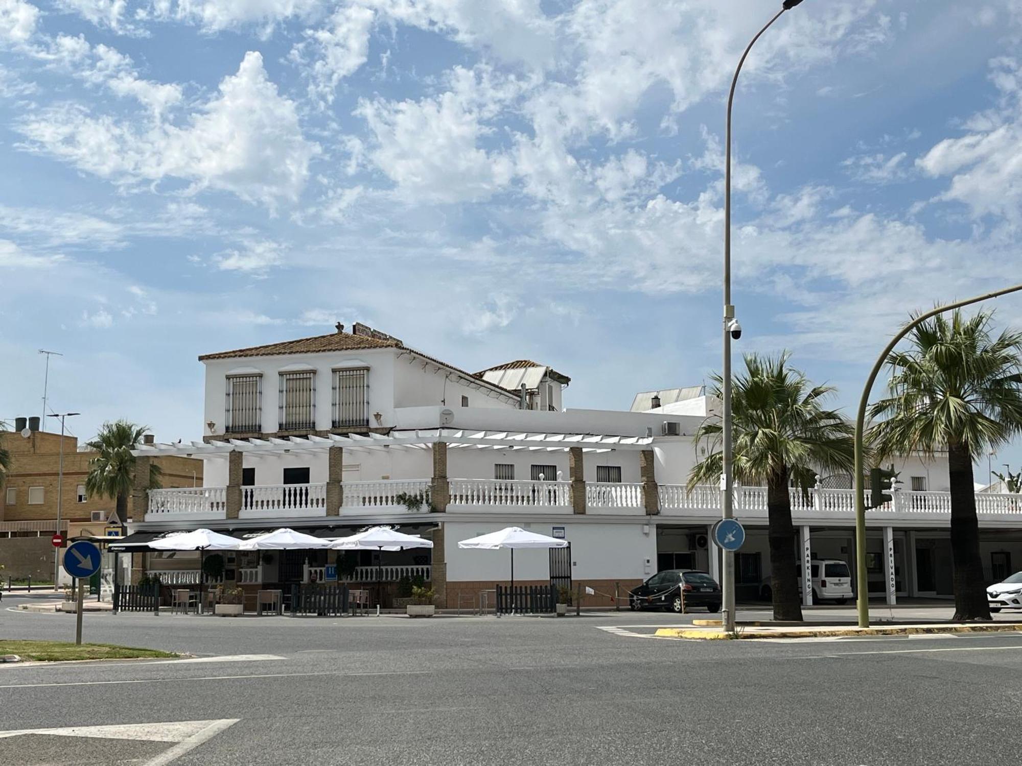 VÍA SEVILLA - CÁDIZ Alojamiento&Restaurante El Cuervo  Exterior foto